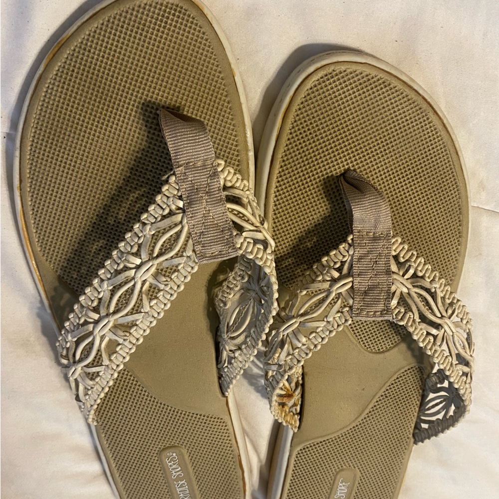 Cute sandals!